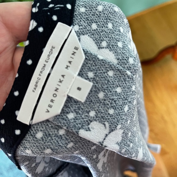 Veronica Maine Navy flower blouse - Picture 5 of 5